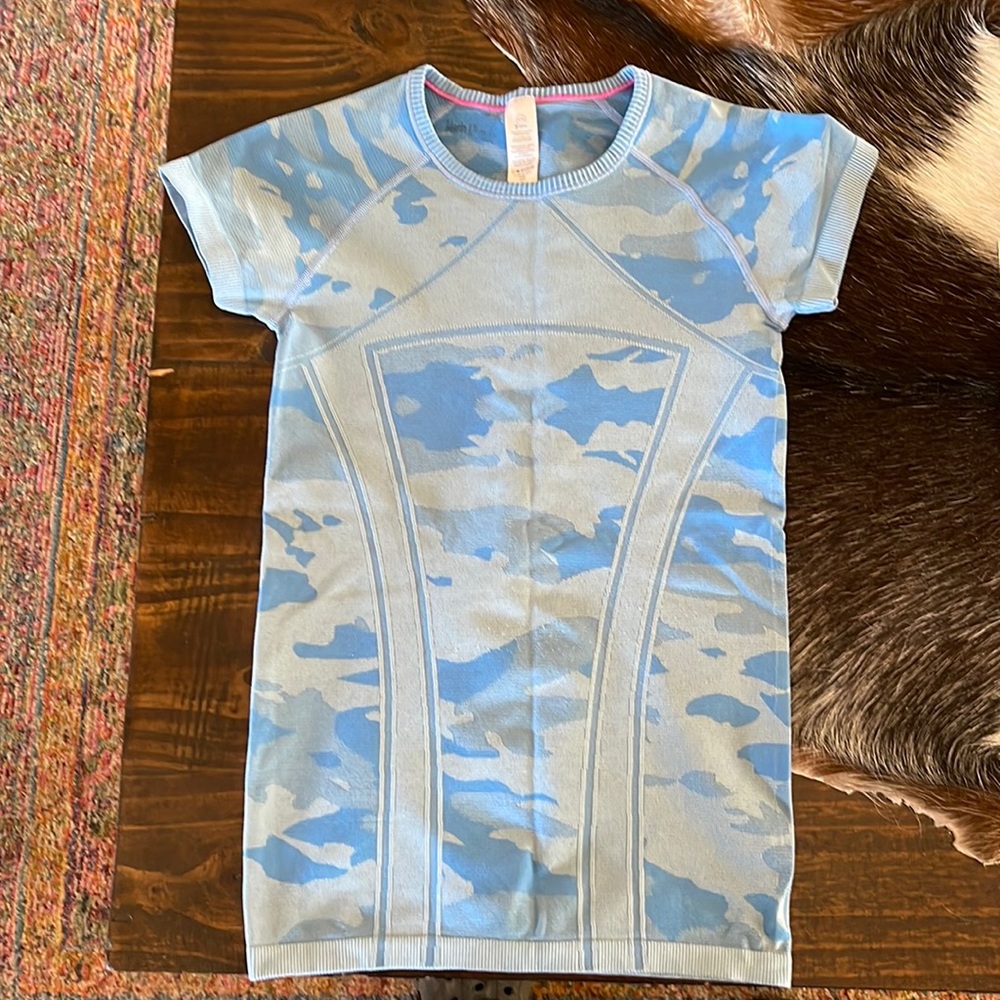 Ivivva Girls blue camo top. Size Medium